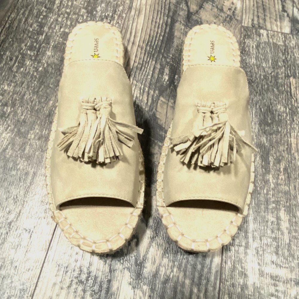 *BRAND NEW* Seven Dials Slip Ons